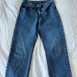 Levi’s 501 Cropped Blue Jeans Mid Wash 25